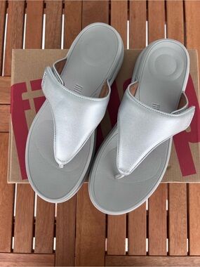 Fitflop NWT F-Mode Go Adjustable Flatform Toe-Post Metallic Silver Thong Sandals